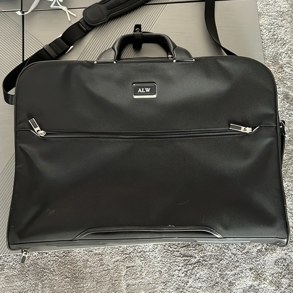 TUMI garment bag and suitcase with shoulder strap. Leather handles. Used once. - Picture 11 of 13